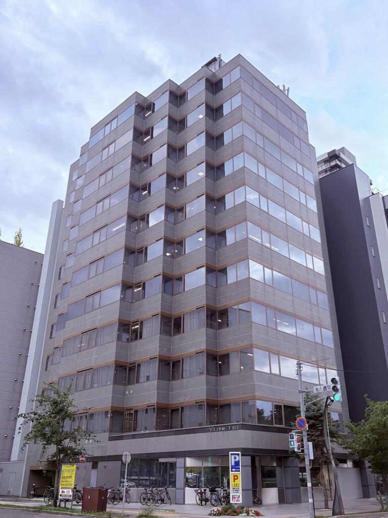 Younet Buildingビルの外観を写した画像